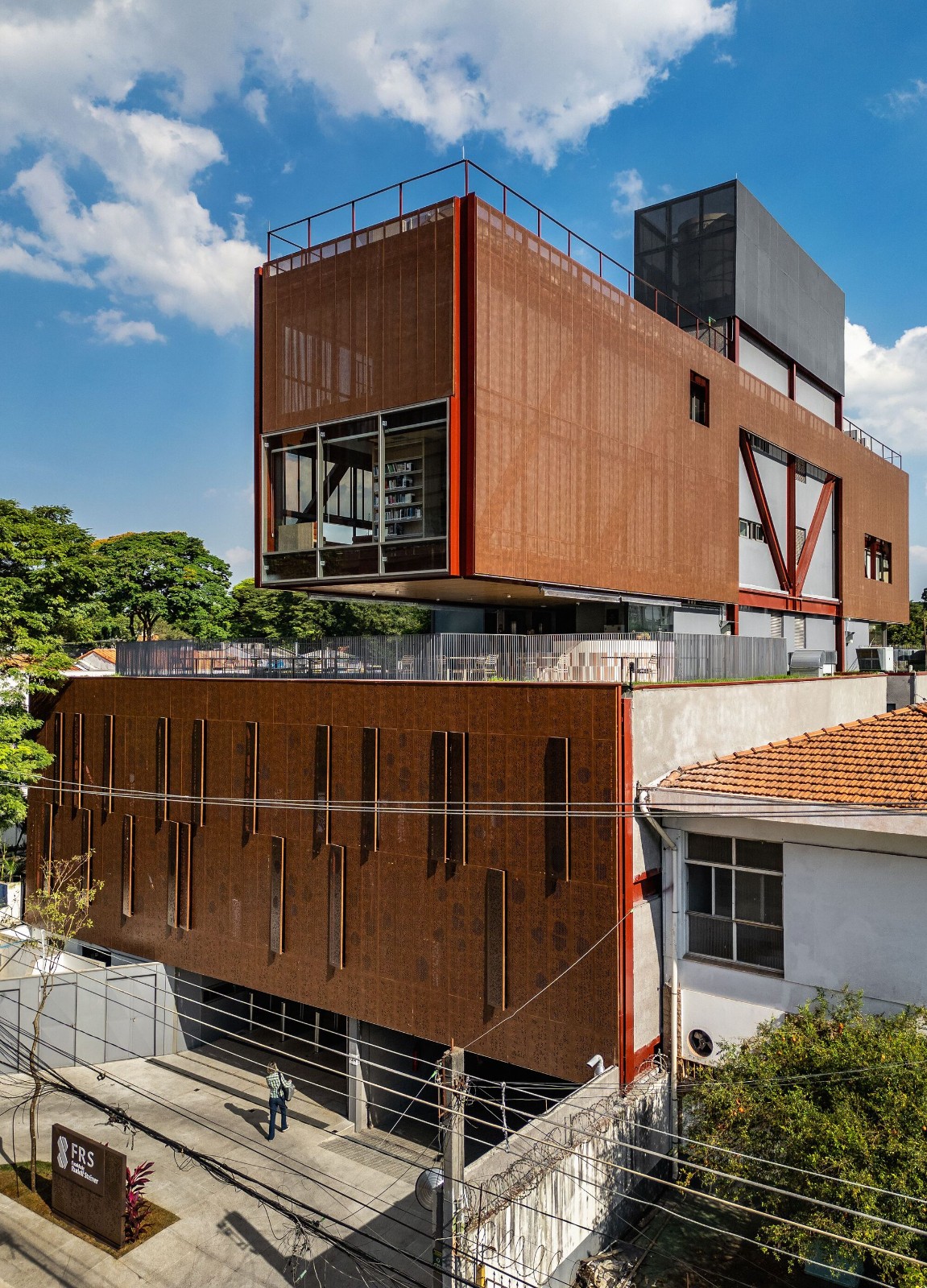 BIM建筑|鲁道夫斯坦纳大学 / Biselli Katchborian Arquitetos
