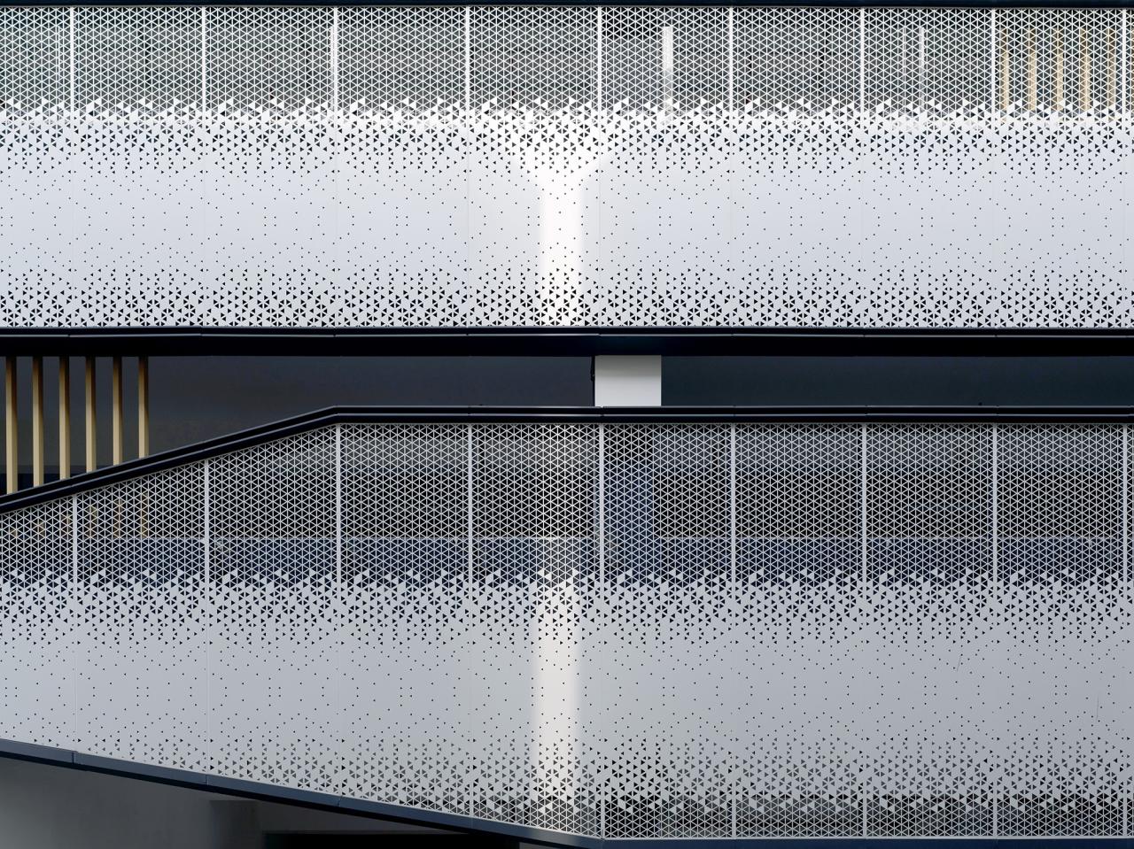 BIM建筑|洪梅镇中心区停车楼：小镇“边角地”的重生 / 森磊国际