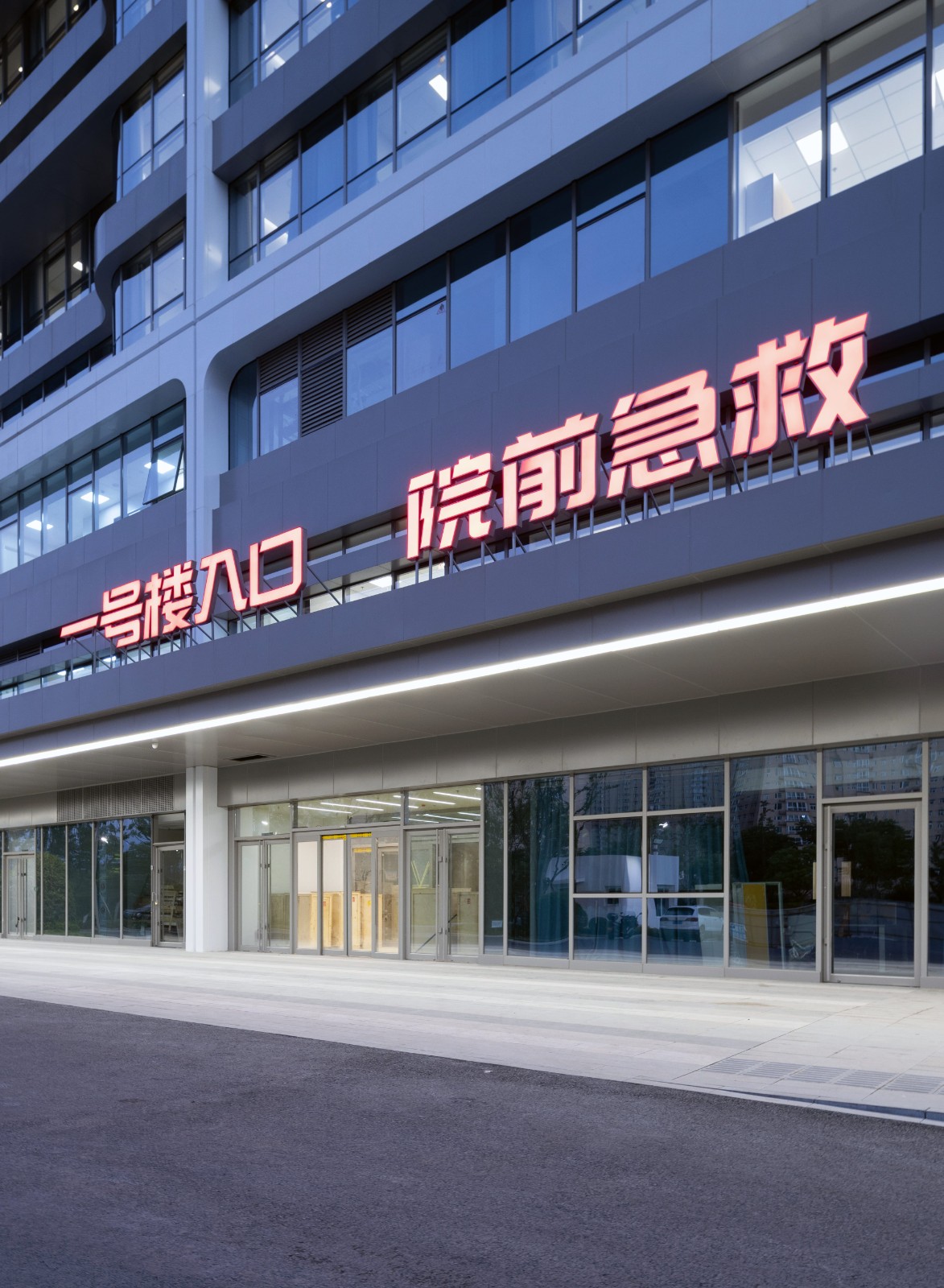 BIM建筑|去医院化：一座温暖的白色城堡-安康市高新医院 / UUA建筑师事务所