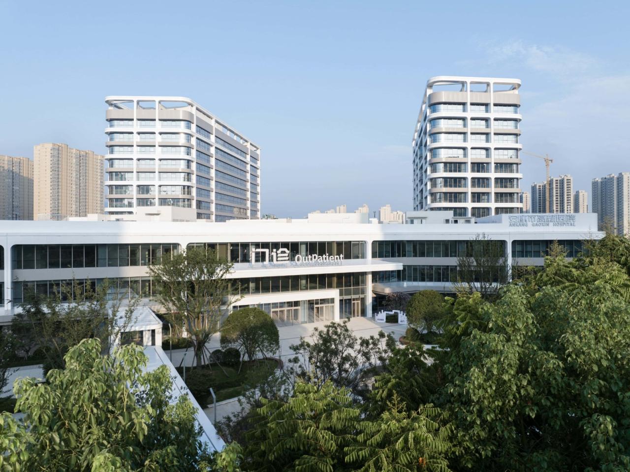 BIM建筑|去医院化：一座温暖的白色城堡-安康市高新医院 / UUA建筑师事务所