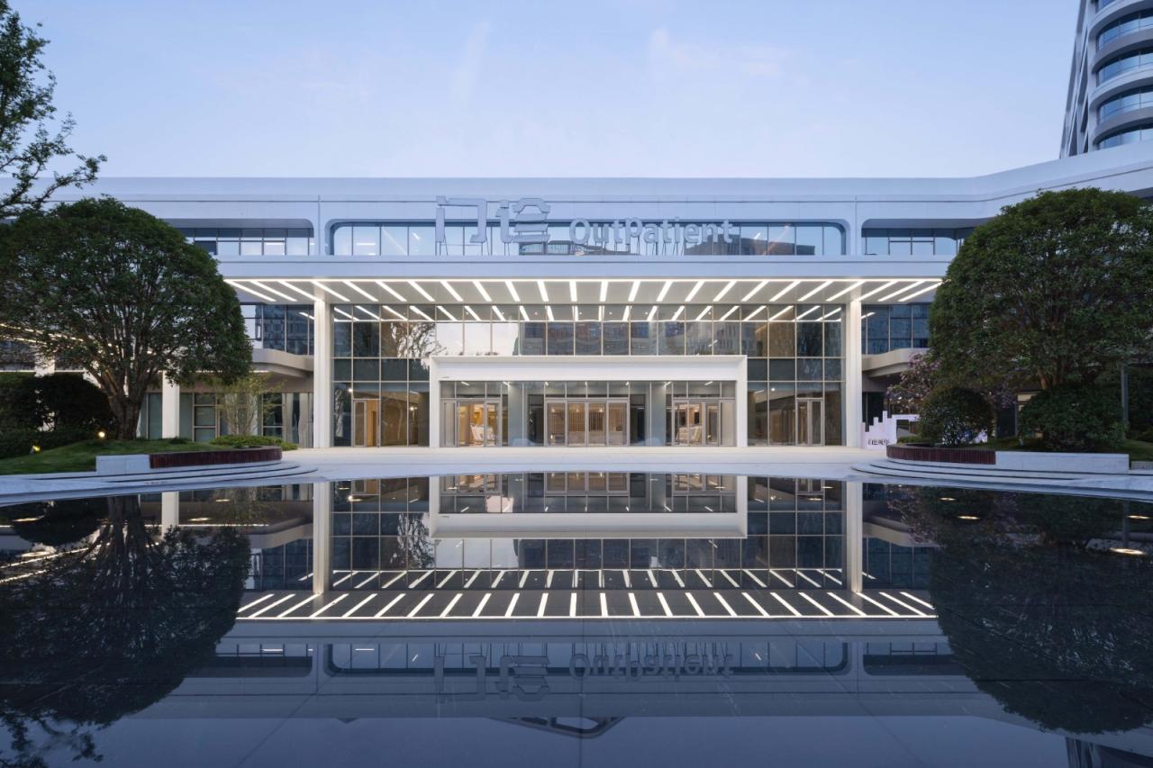 BIM建筑|去医院化：一座温暖的白色城堡-安康市高新医院 / UUA建筑师事务所