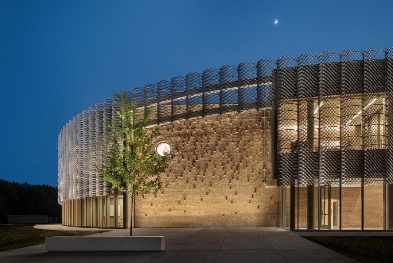 BIM建筑|芝加哥公园区总部和体育馆 / John Ronan Architects