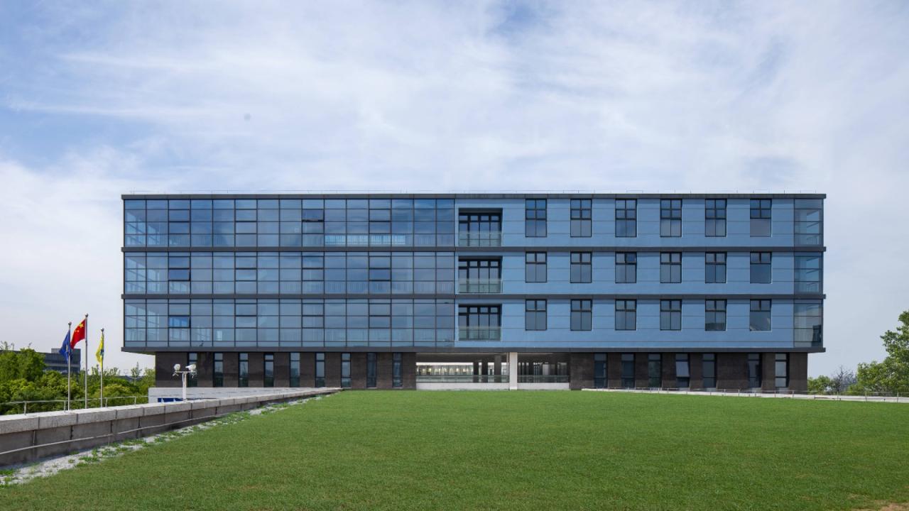 BIM建筑|美术馆语境下的温情工厂/ 田字格建筑事务所