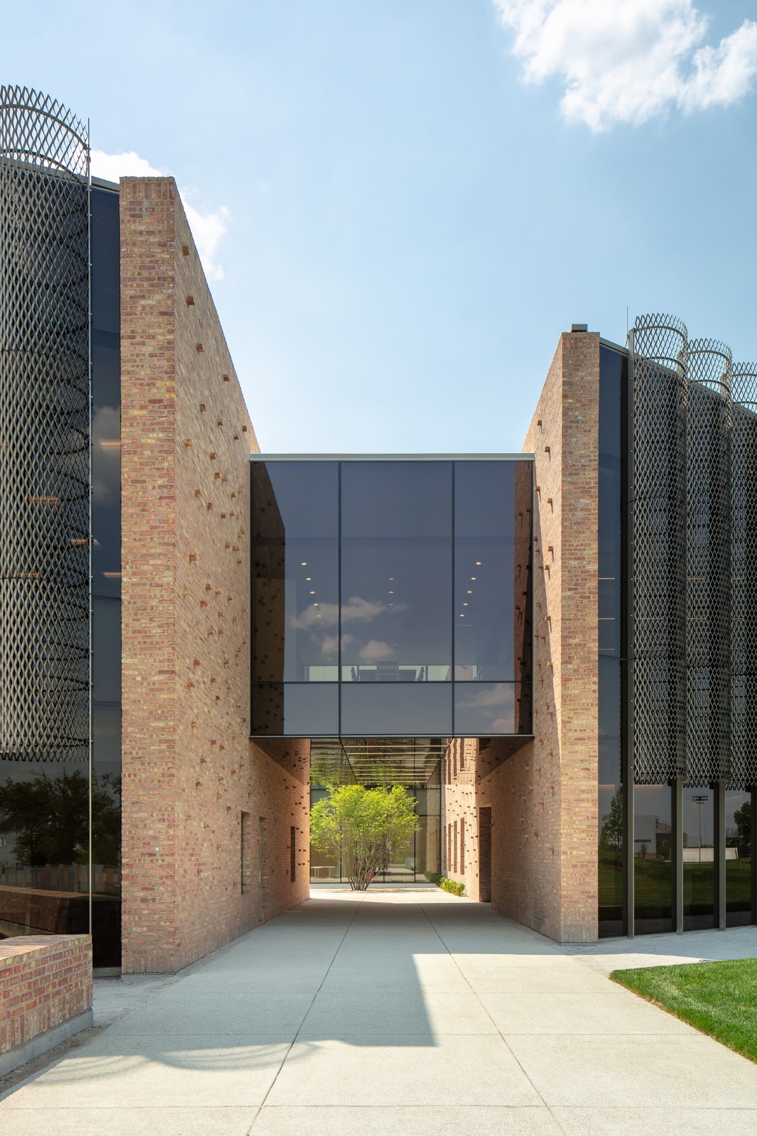 BIM建筑|芝加哥公园区总部和体育馆 / John Ronan Architects