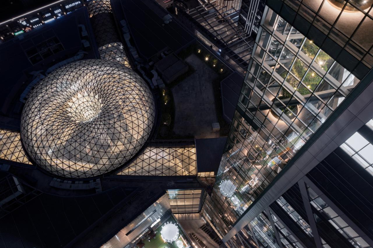 BIM建筑|在上海市中心营造“垂直城市绿洲”：LuOne凯德晶萃广场 / 萨夫迪建筑事务所