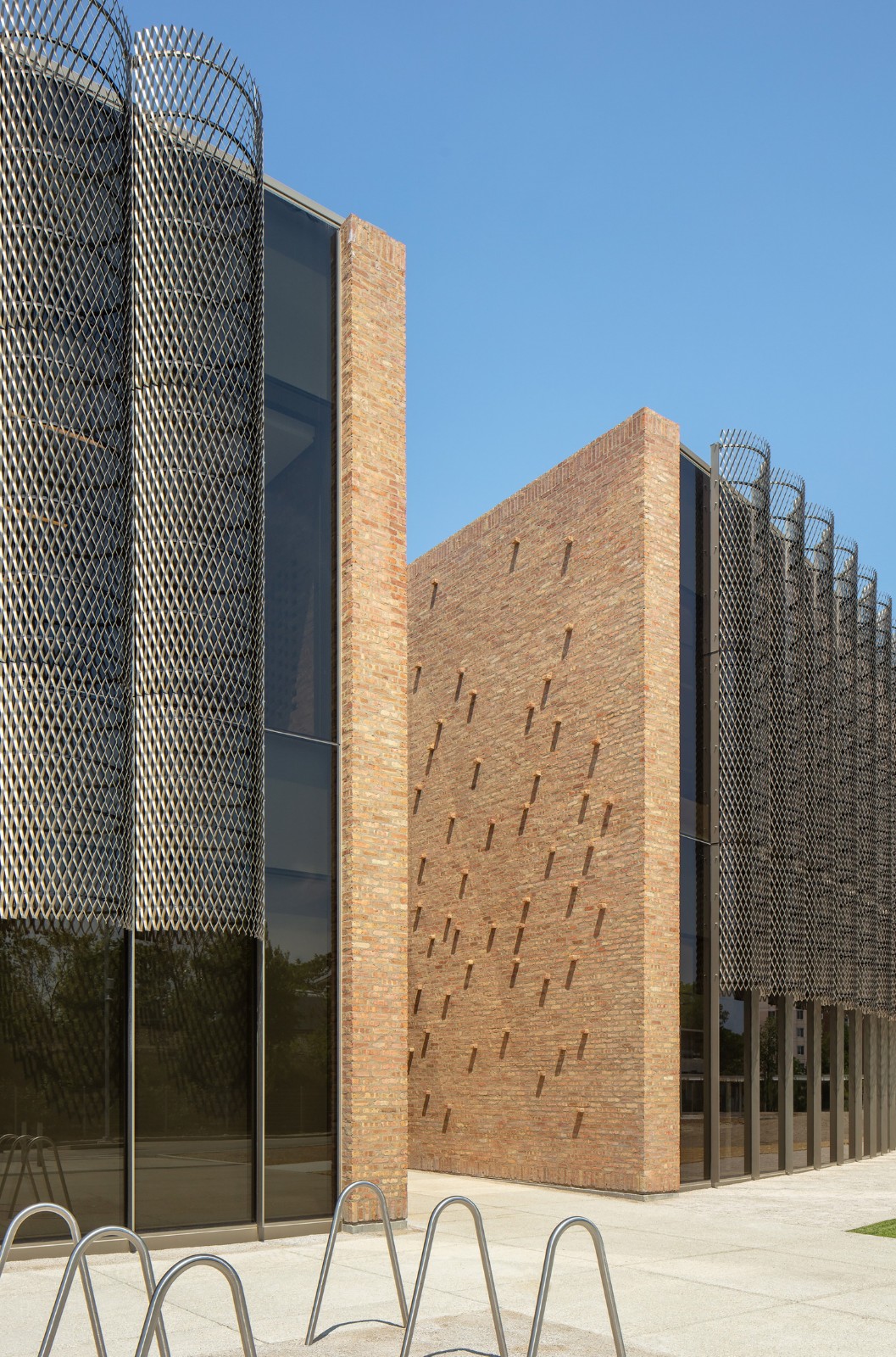 BIM建筑|芝加哥公园区总部和体育馆 / John Ronan Architects