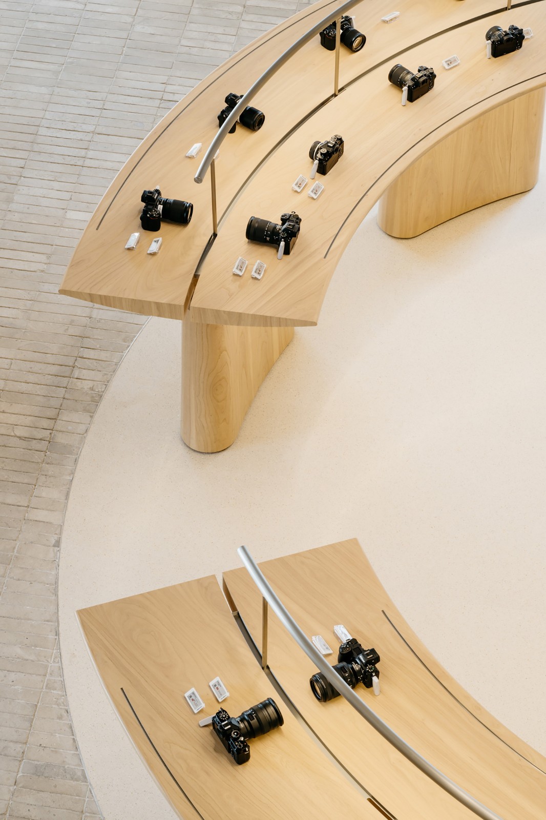 BIM建筑|尼康直营店·北京三里屯太古里店 / Lukstudio芝作室