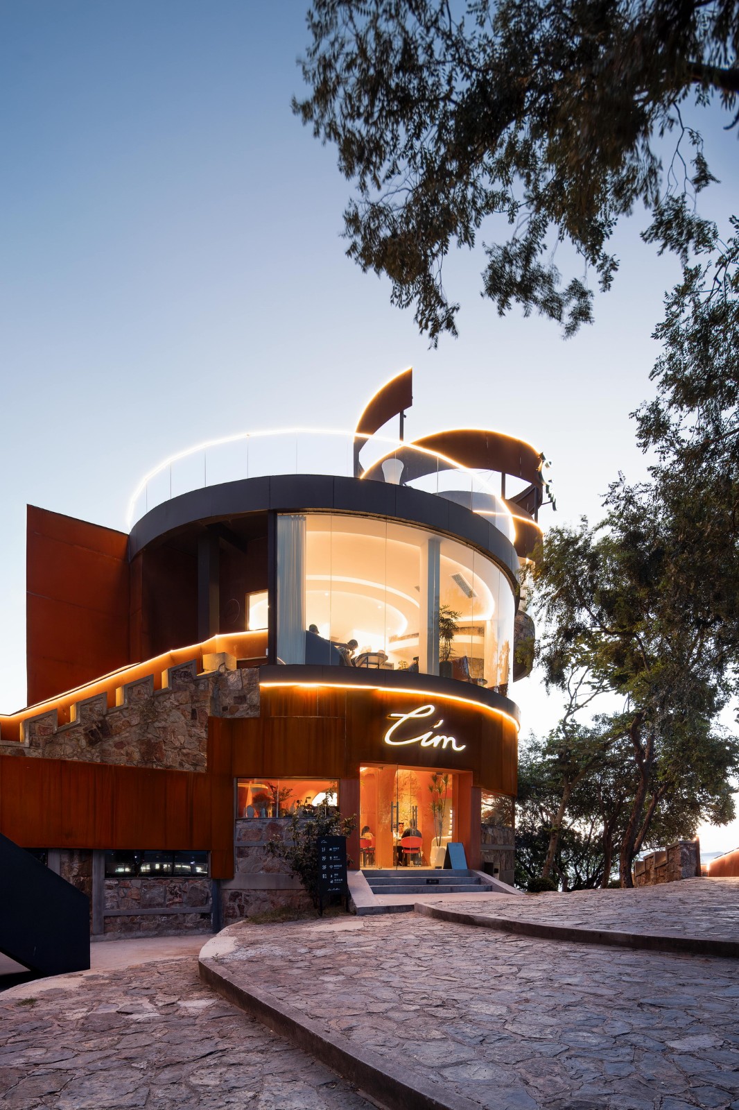 BIM建筑|太湖度假区凤凰台改造 / 平介设计