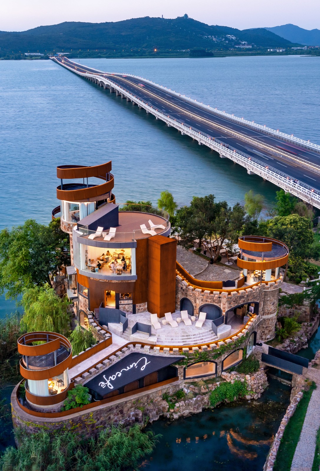 BIM建筑|太湖度假区凤凰台改造 / 平介设计