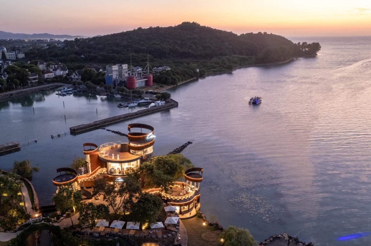 BIM建筑|太湖度假区凤凰台改造 / 平介设计