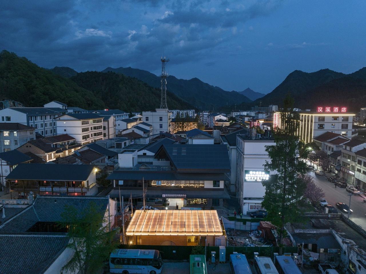 BIM建筑|留坝老街红砖公厕 / 尌林建筑设计事务所