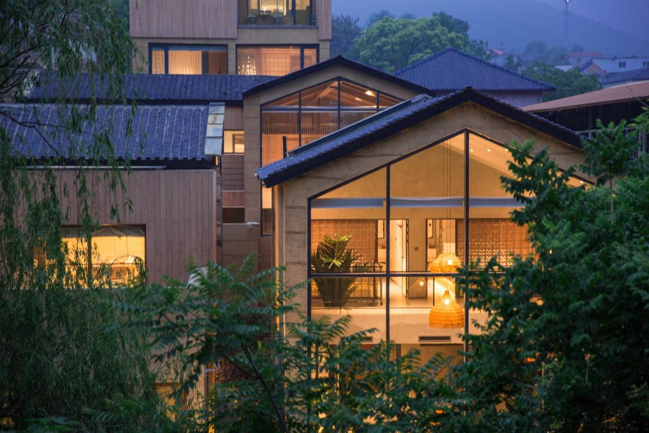 BIM建筑|以景为据：济南东泉村民宿集群设计 / GW空间设计