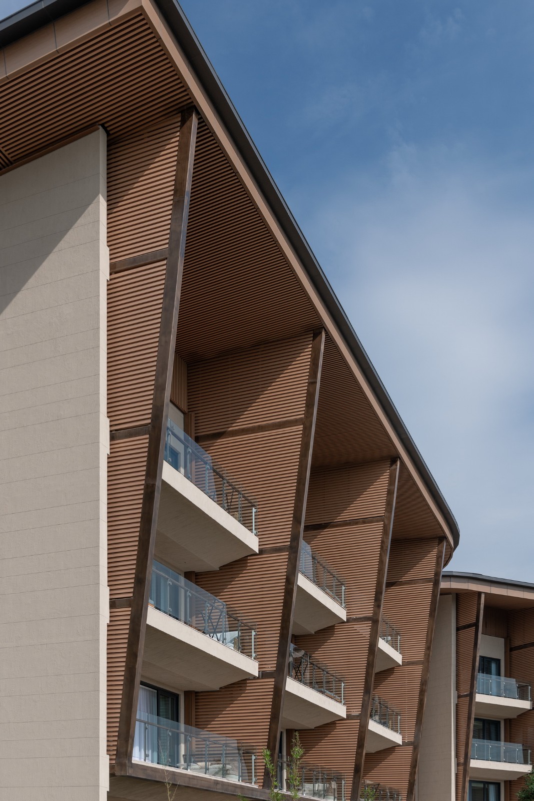 BIM建筑|“龙脊”- 地中海黑龙滩度假酒店 / AIM ARCHITECTURE