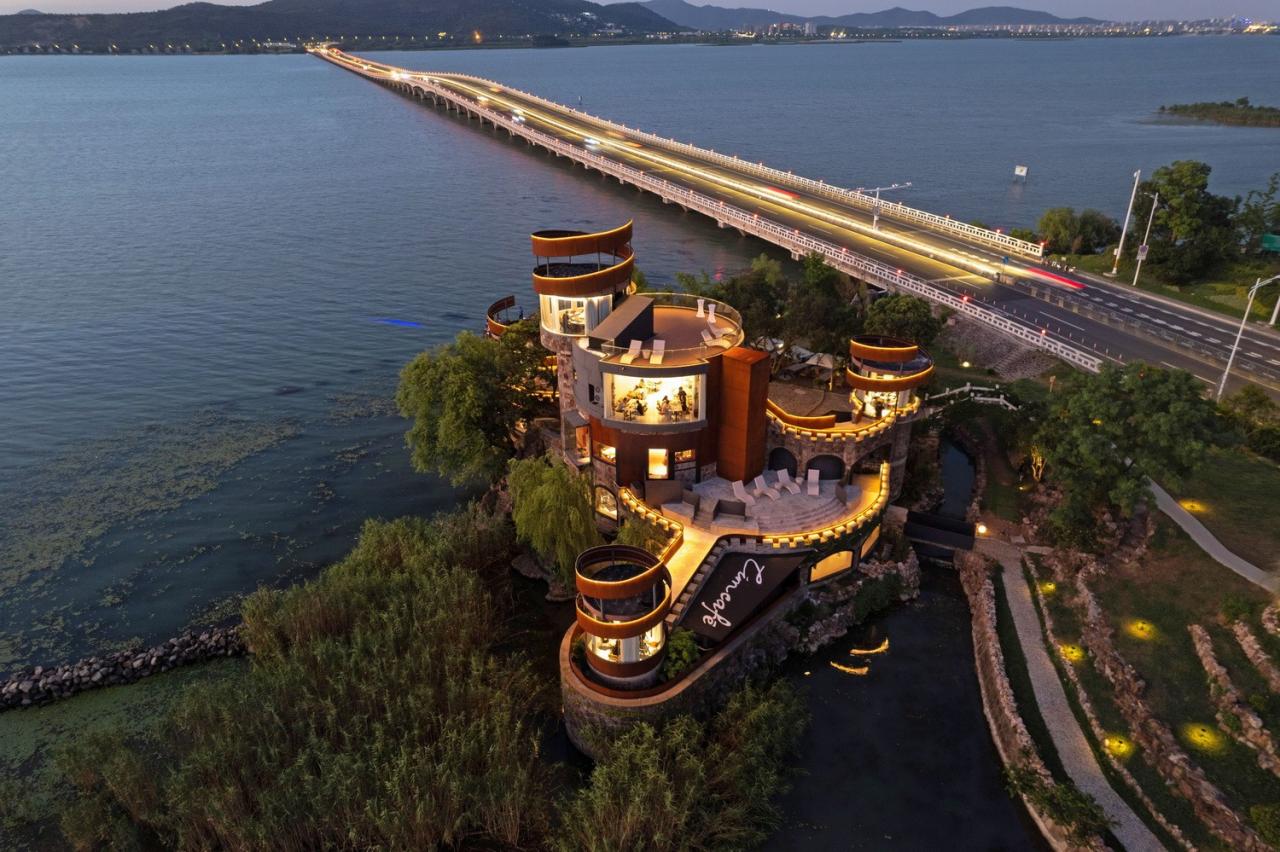 BIM建筑|太湖度假区凤凰台改造 / 平介设计