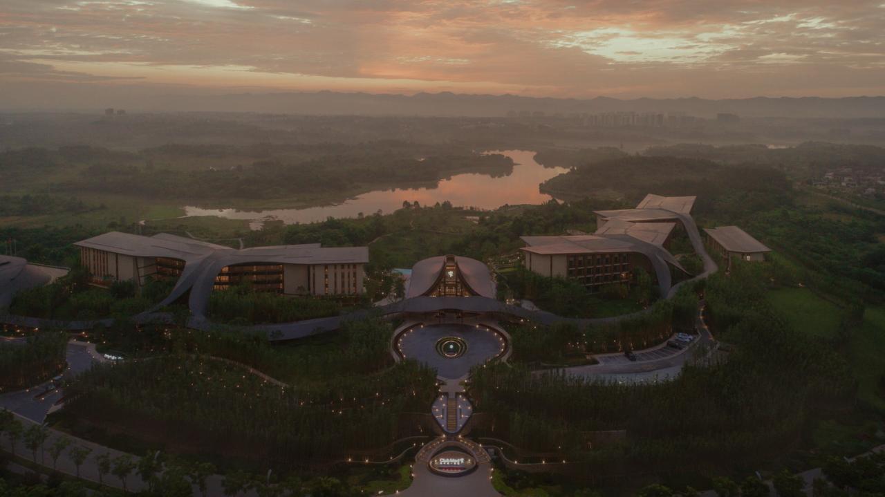 BIM建筑|“龙脊”- 地中海黑龙滩度假酒店 / AIM ARCHITECTURE