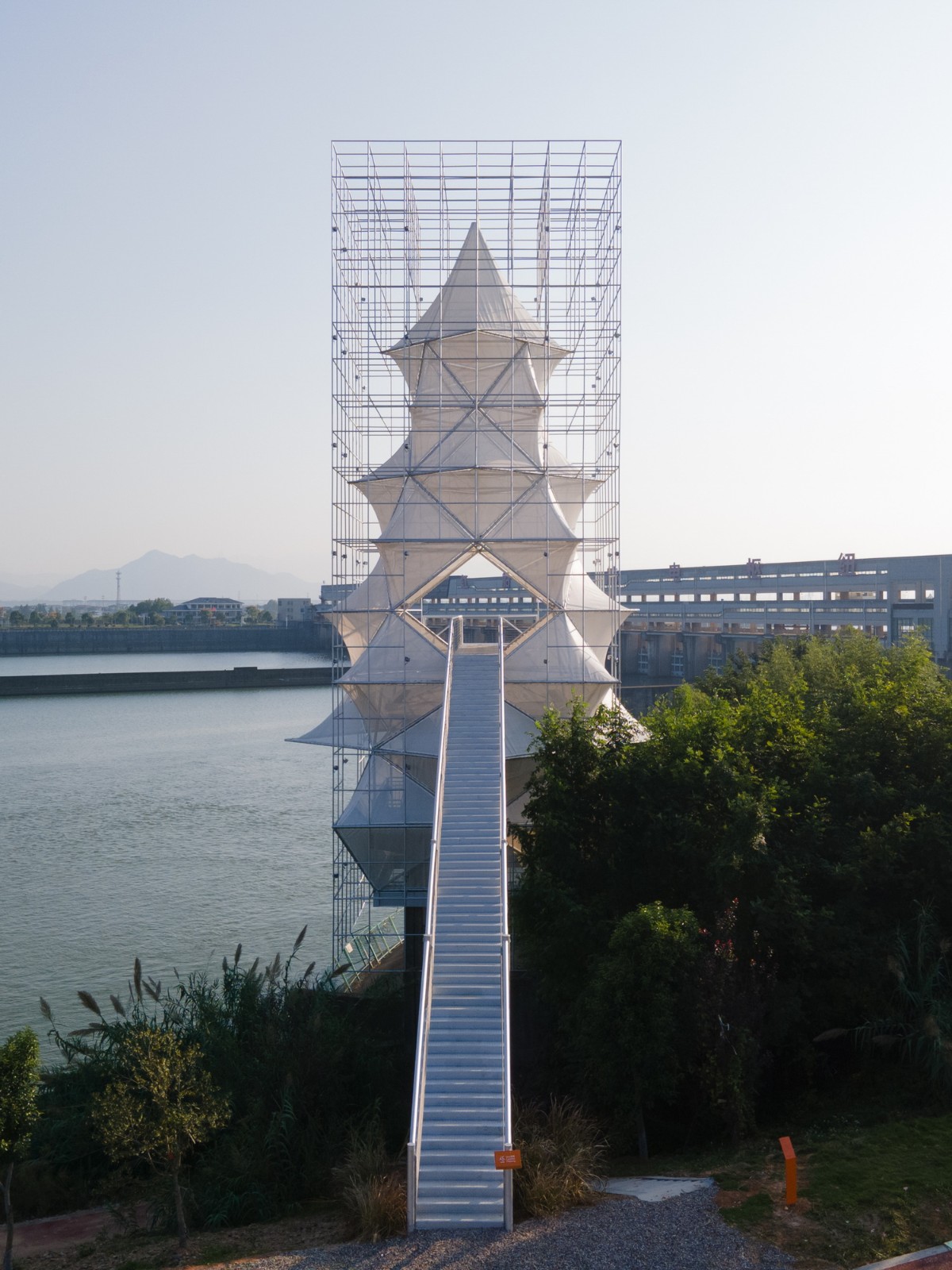 BIM建筑|人造树 / 有限设计工作室