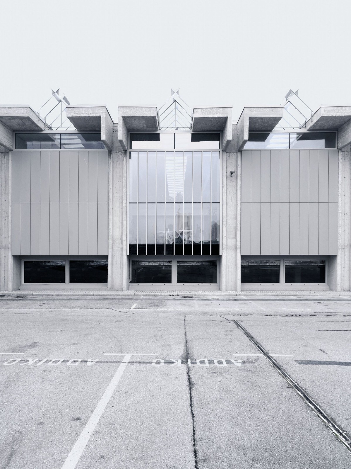 BIM建筑|老印刷厂 / OFIS Architects