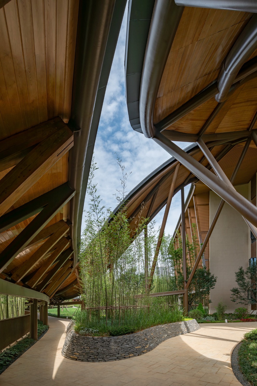 BIM建筑|“龙脊”- 地中海黑龙滩度假酒店 / AIM ARCHITECTURE