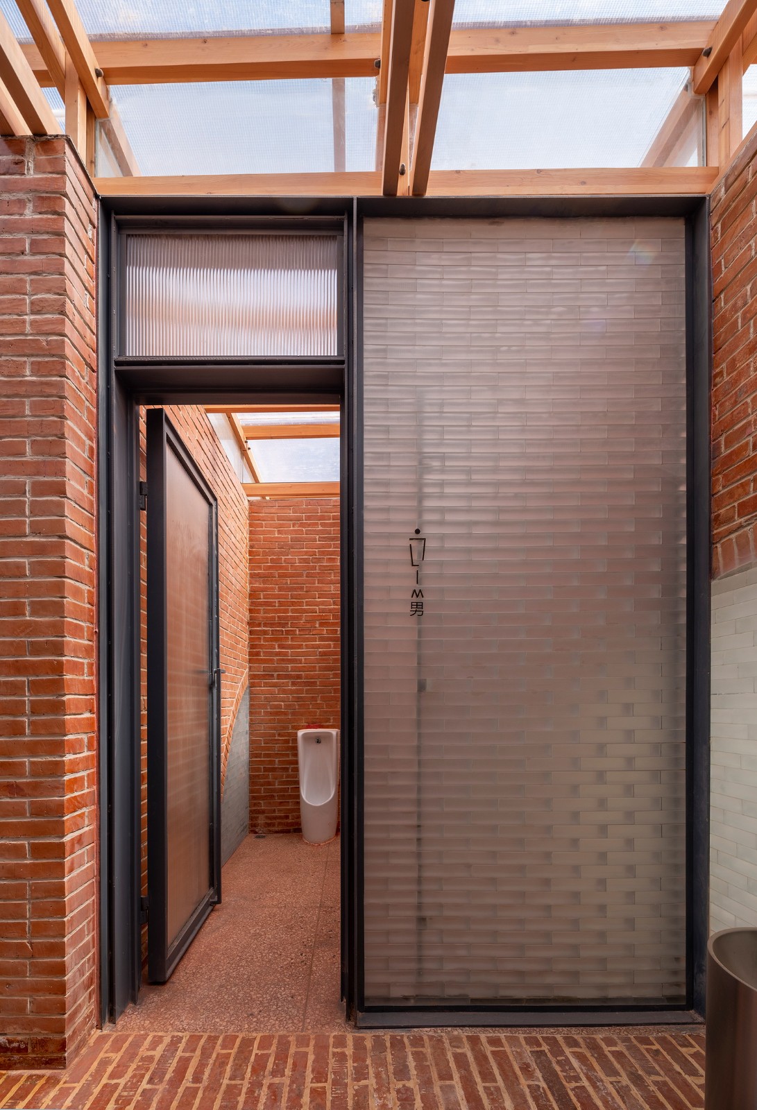 BIM建筑|留坝老街红砖公厕 / 尌林建筑设计事务所