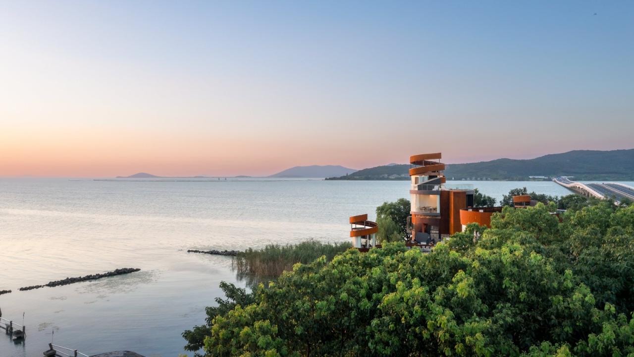 BIM建筑|太湖度假区凤凰台改造 / 平介设计