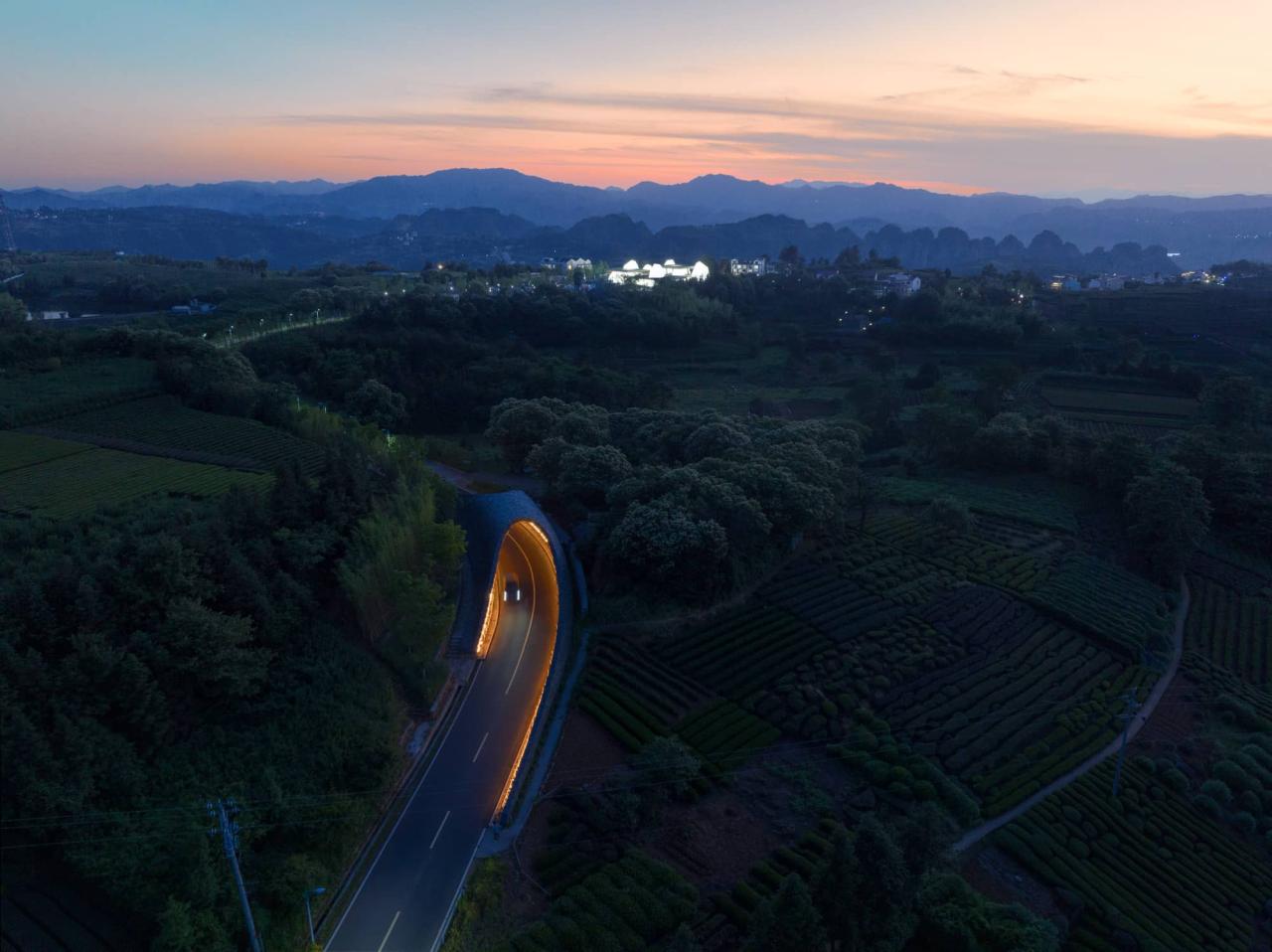 BIM建筑|上天入地：下岩贝穿云编木隧&腾云气象环 / 朱培栋-line+建筑事务所