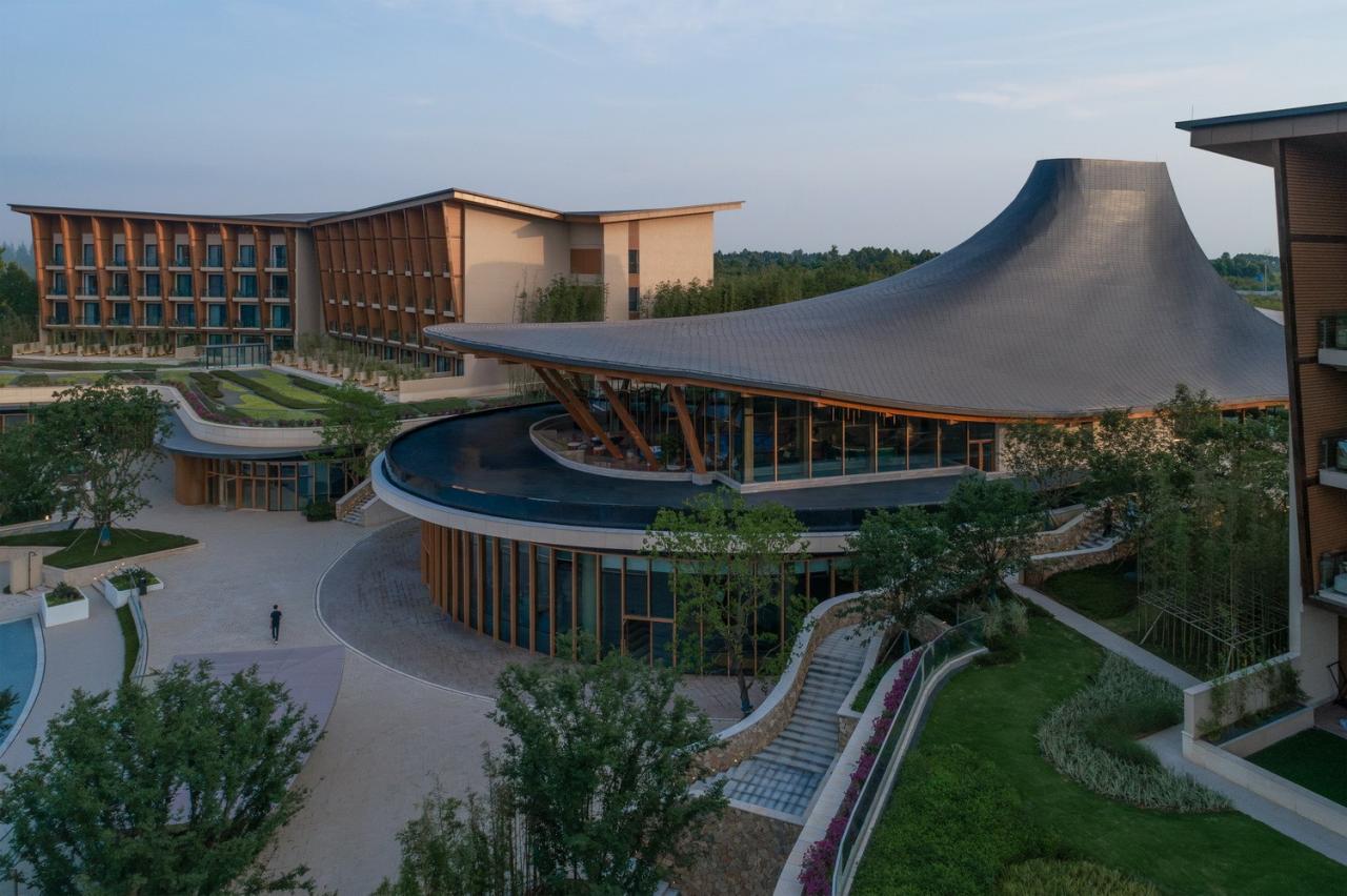 BIM建筑|“龙脊”- 地中海黑龙滩度假酒店 / AIM ARCHITECTURE