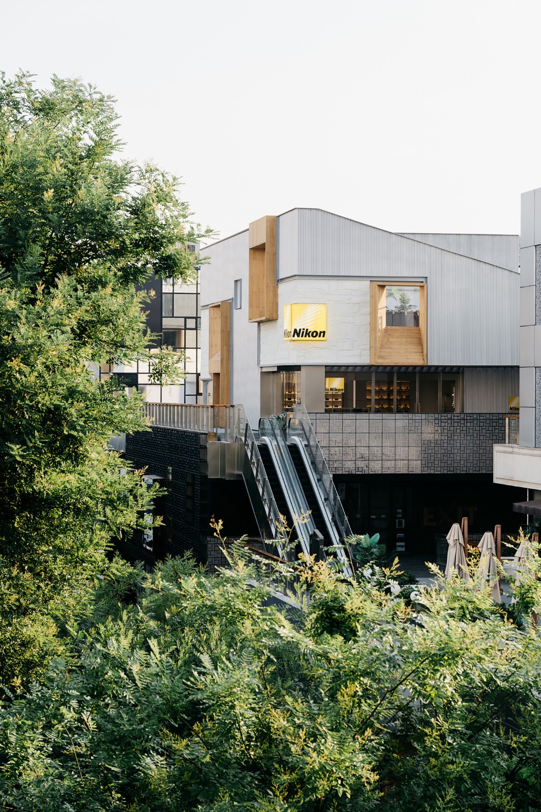 BIM建筑|尼康直营店·北京三里屯太古里店 / Lukstudio芝作室