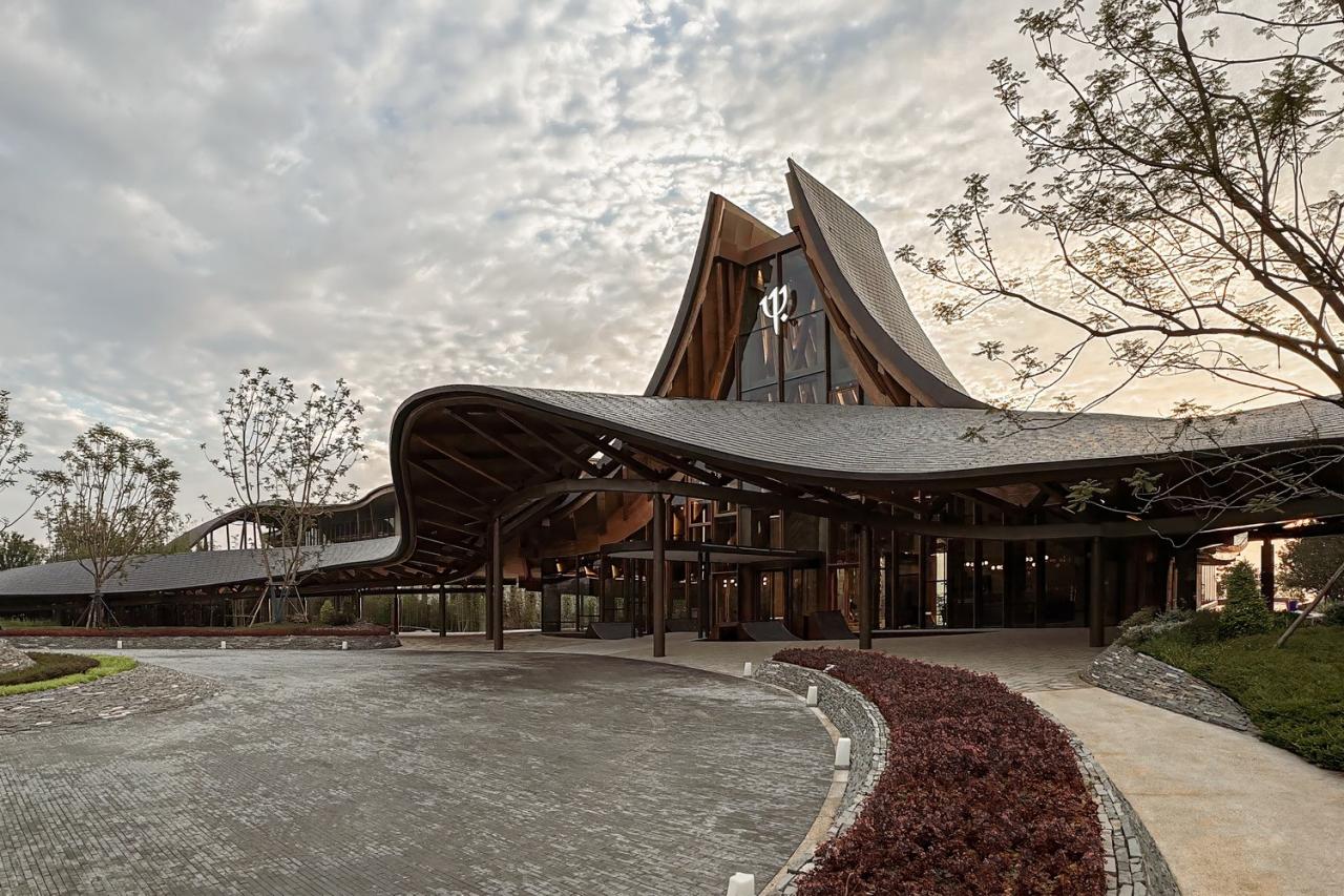 BIM建筑|“龙脊”- 地中海黑龙滩度假酒店 / AIM ARCHITECTURE