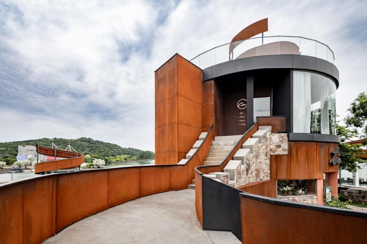 BIM建筑|太湖度假区凤凰台改造 / 平介设计