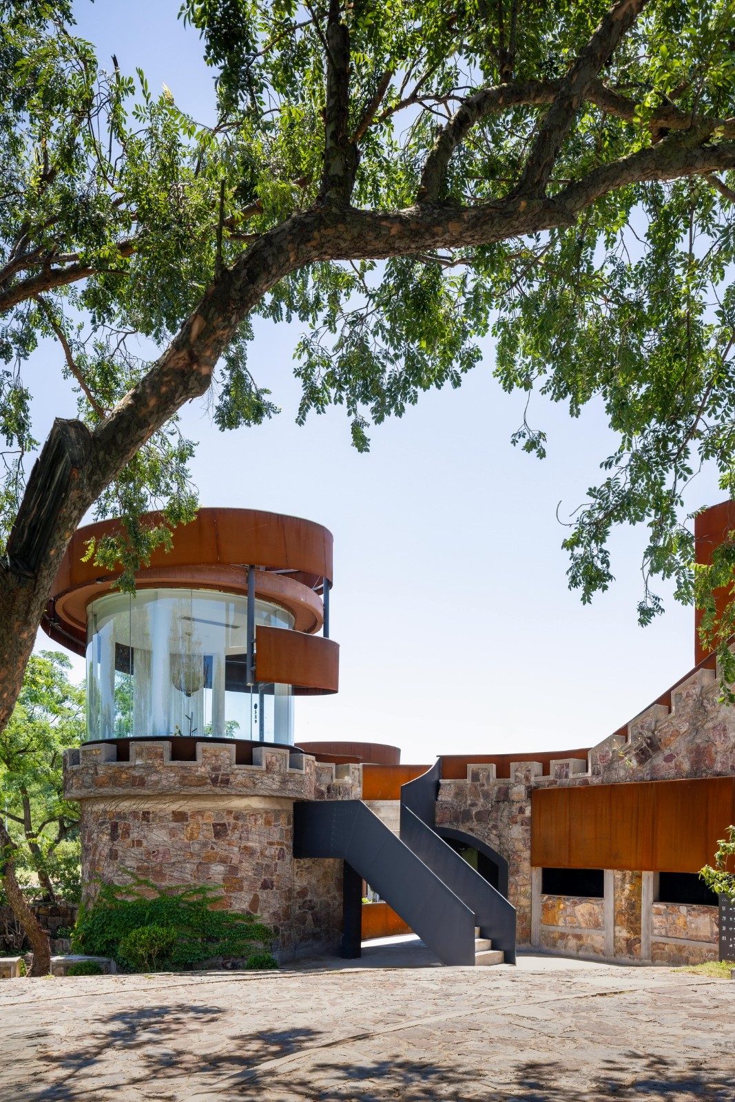 BIM建筑|太湖度假区凤凰台改造 / 平介设计