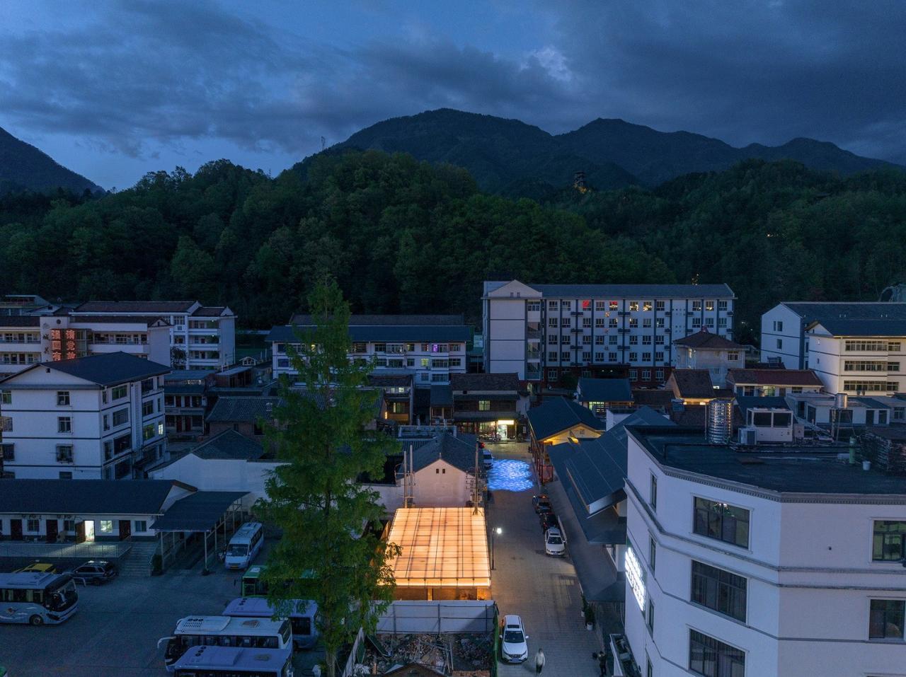 BIM建筑|留坝老街红砖公厕 / 尌林建筑设计事务所