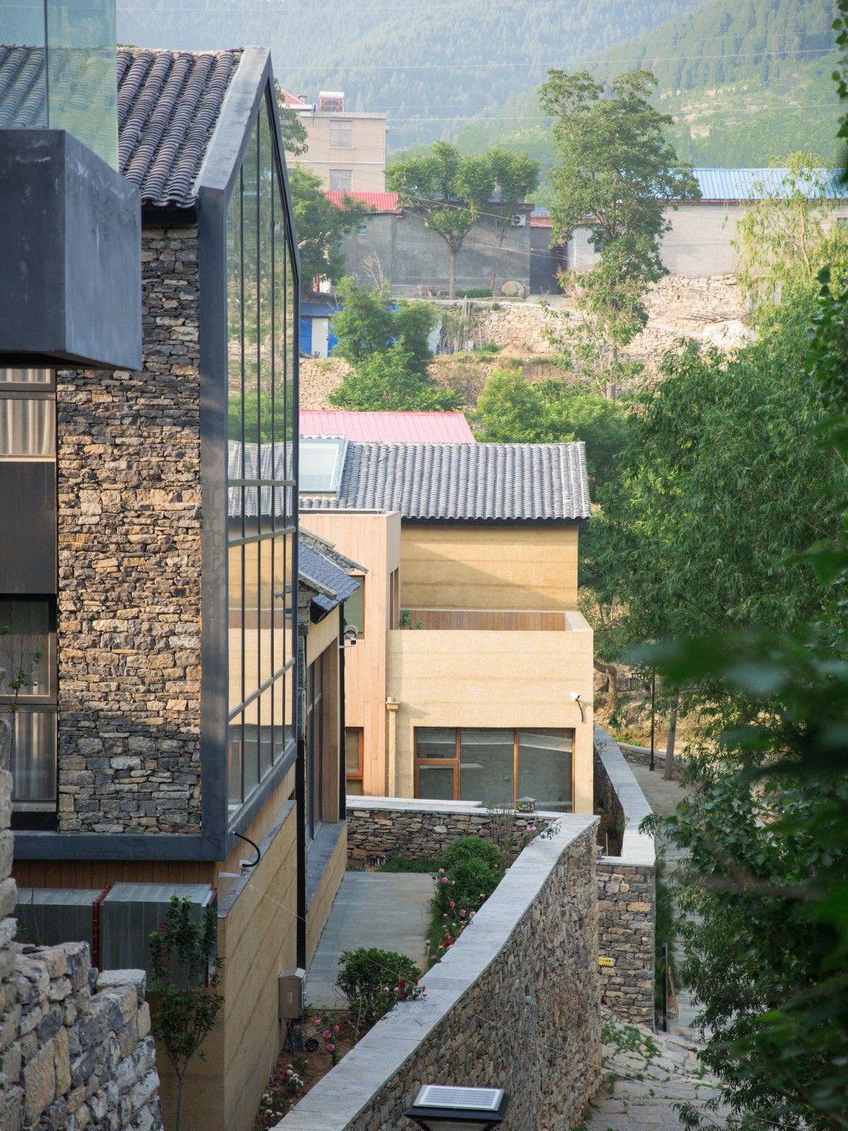 BIM建筑|以景为据：济南东泉村民宿集群设计 / GW空间设计