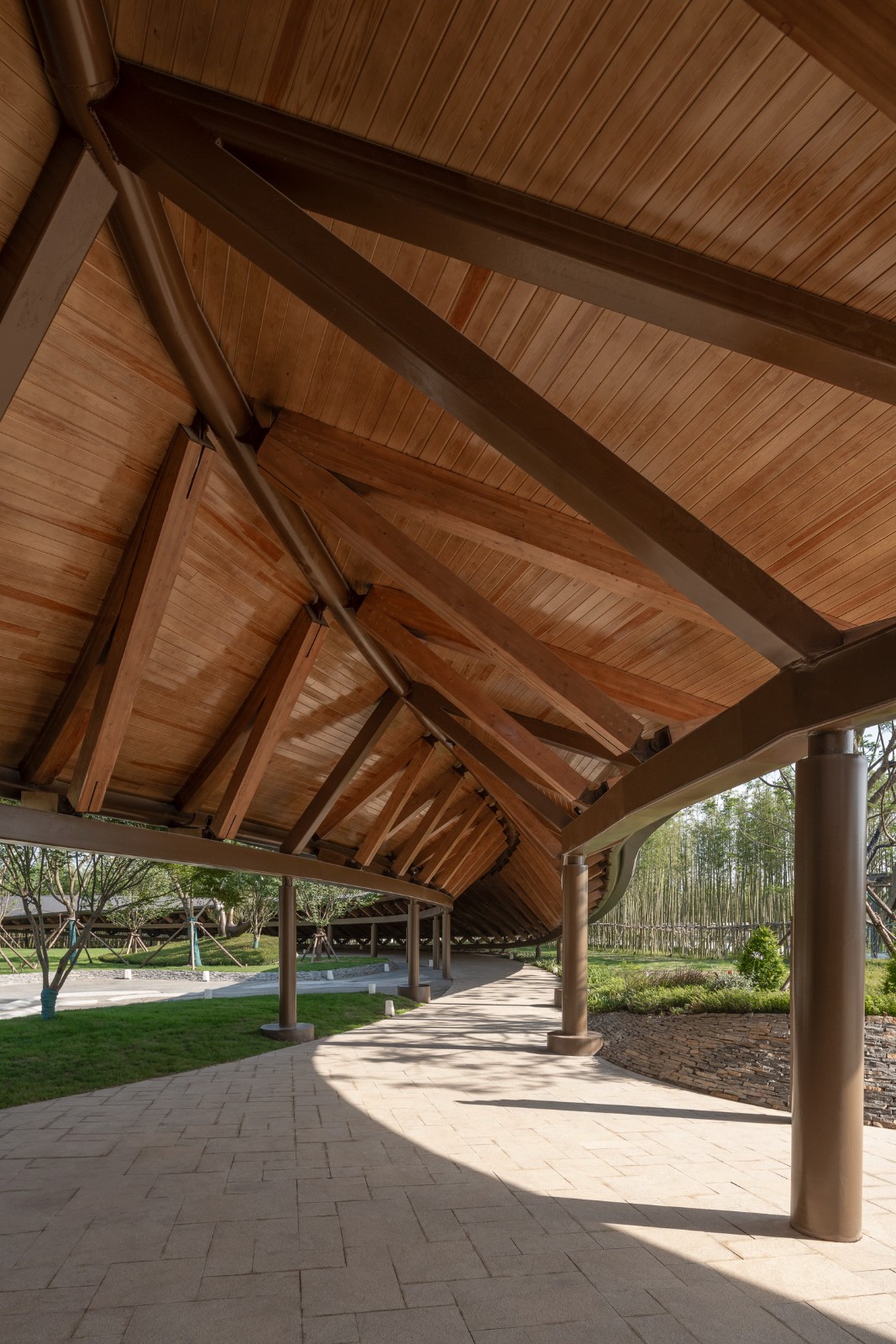 BIM建筑|“龙脊”- 地中海黑龙滩度假酒店 / AIM ARCHITECTURE