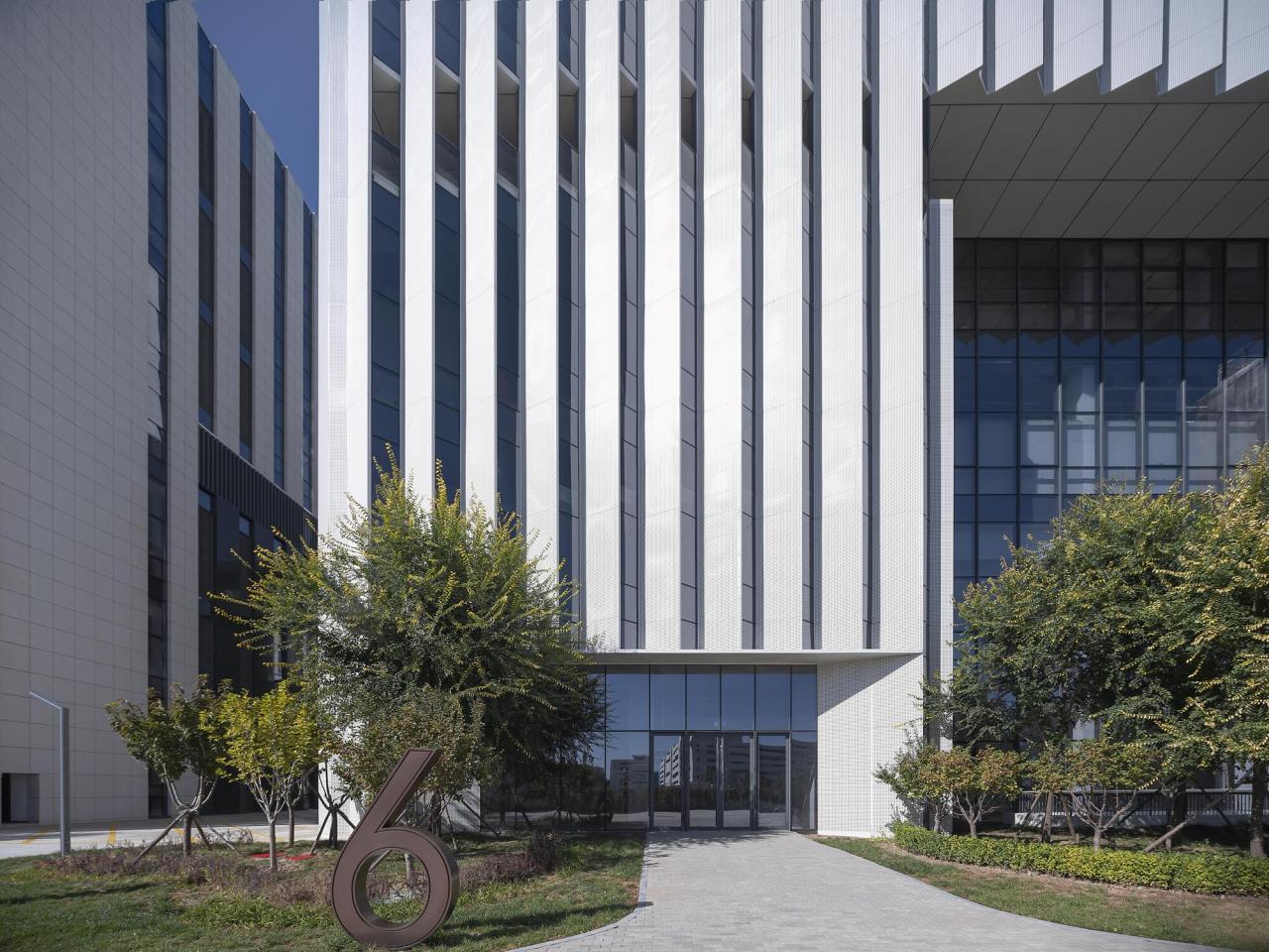 BIM建筑|北京亦庄细胞治疗研发中试基地 / 北京市工业设计研究院