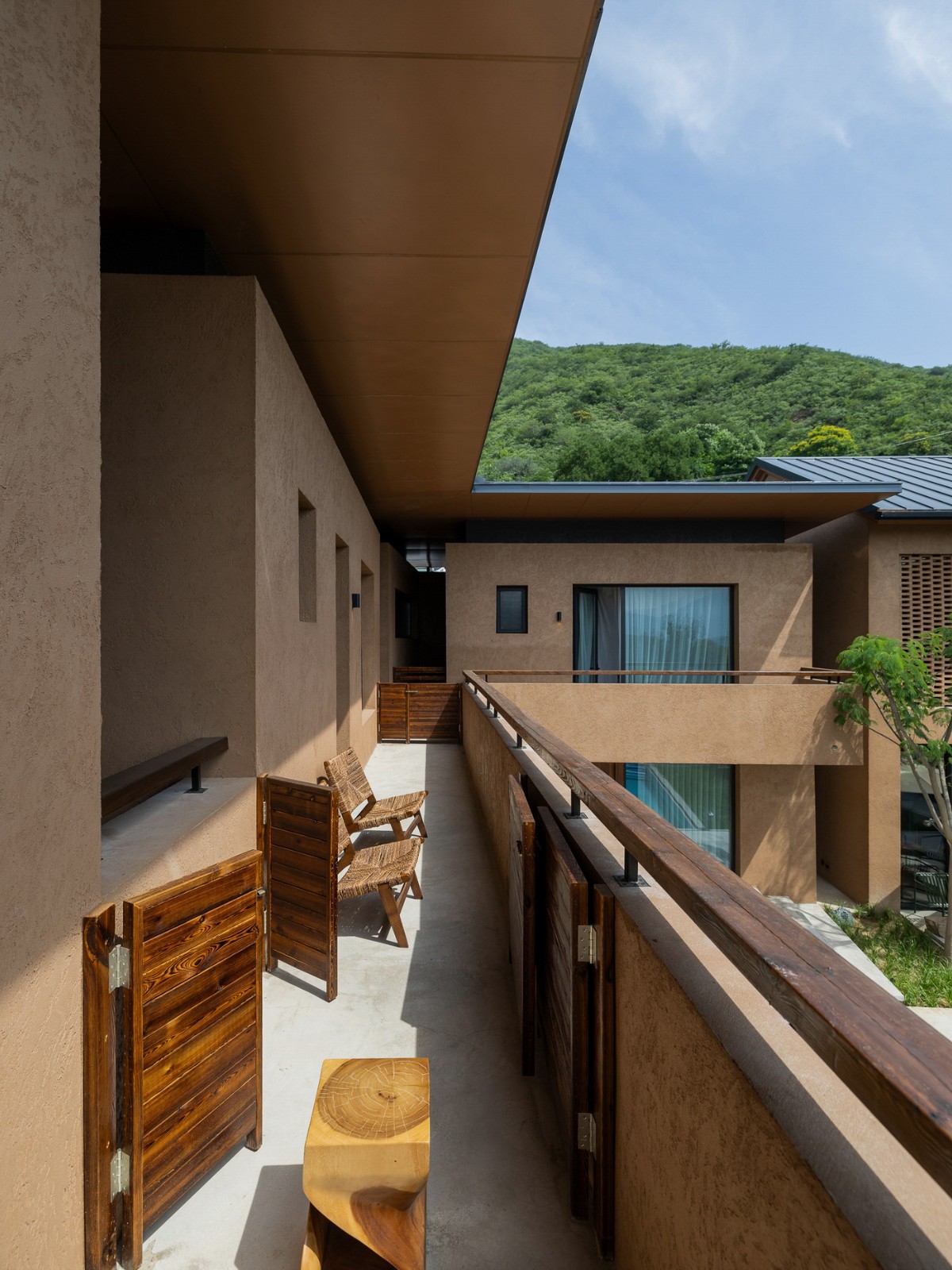 BIM建筑|伴山而居：后院•溜石港民宿 / GW空间设计