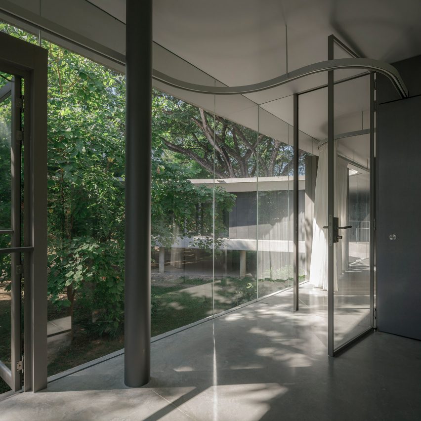 BIM建筑|All(zone)设计树木间混凝土公寓