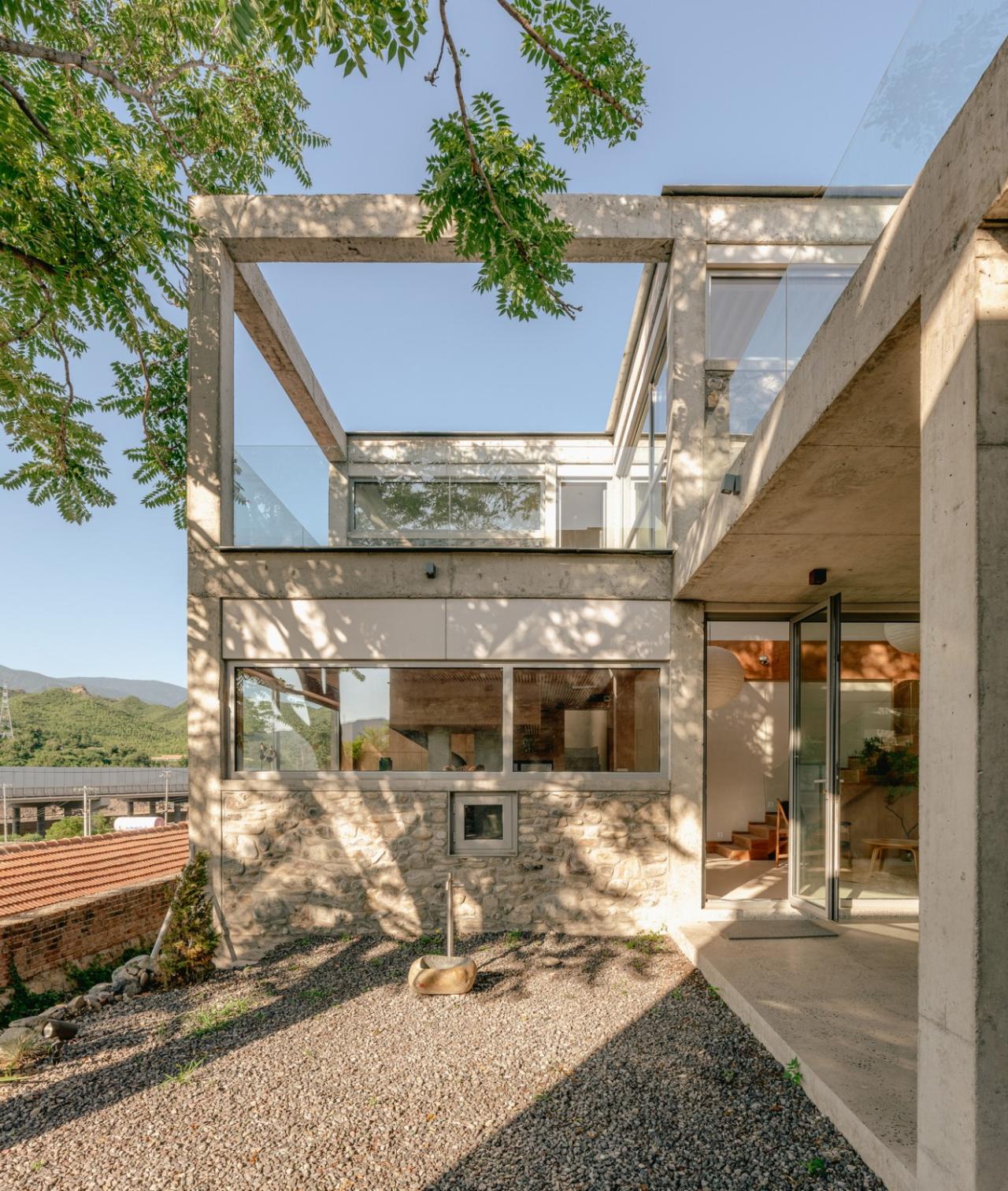 BIM建筑|废土乐园、虚张声势与巨大火锅 / 察社办公室