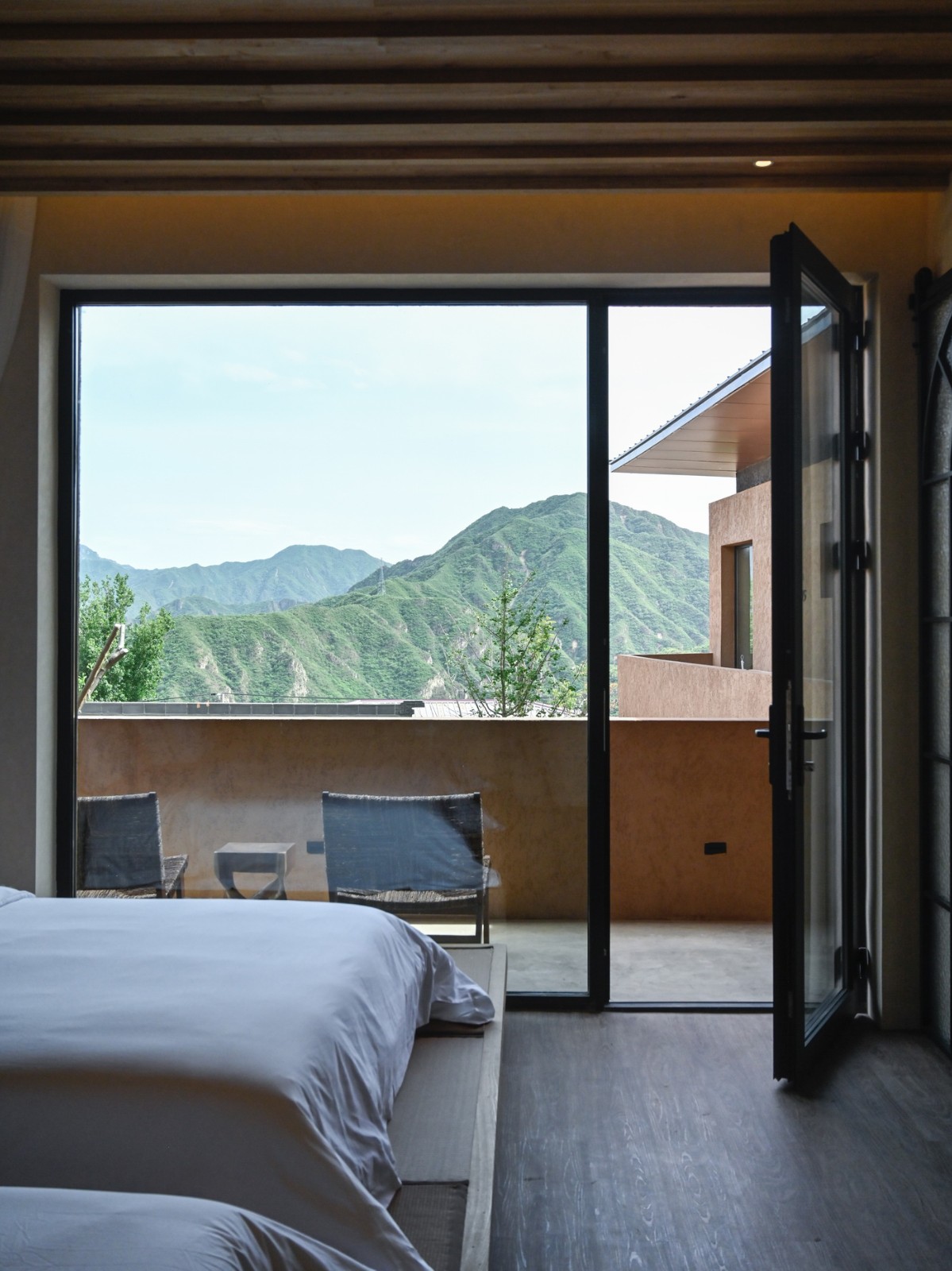 BIM建筑|伴山而居：后院•溜石港民宿 / GW空间设计