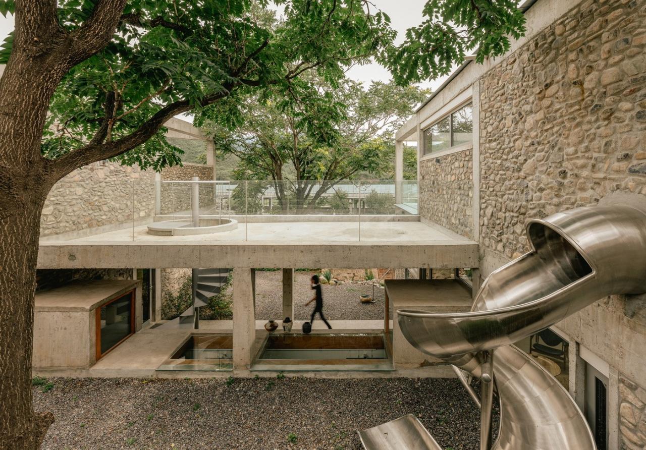 BIM建筑|废土乐园、虚张声势与巨大火锅 / 察社办公室