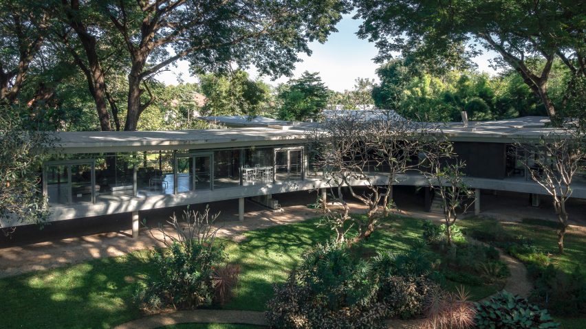 BIM建筑|All(zone)设计树木间混凝土公寓