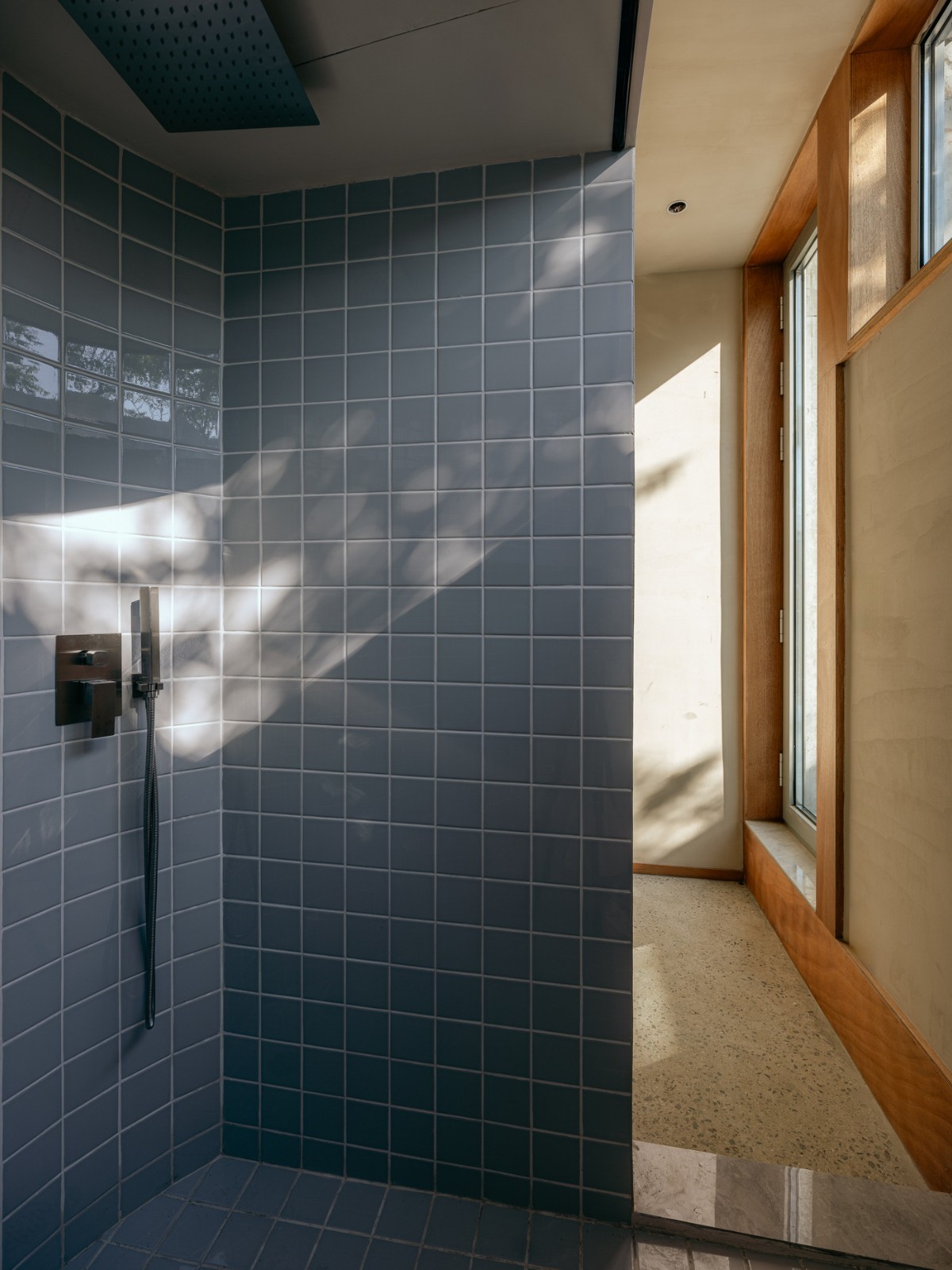 BIM建筑|废土乐园、虚张声势与巨大火锅 / 察社办公室