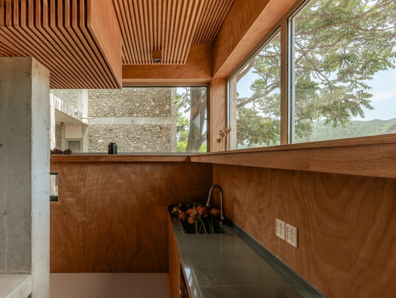 BIM建筑|废土乐园、虚张声势与巨大火锅 / 察社办公室