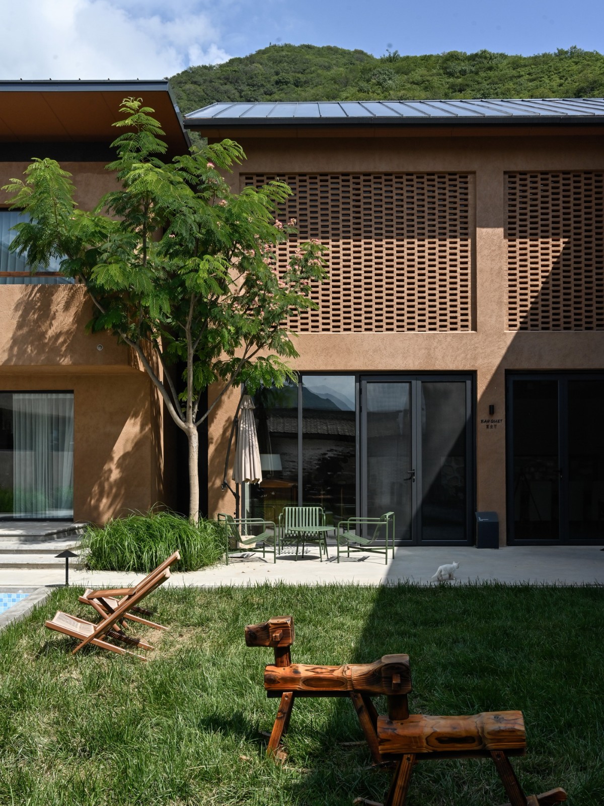 BIM建筑|伴山而居：后院•溜石港民宿 / GW空间设计