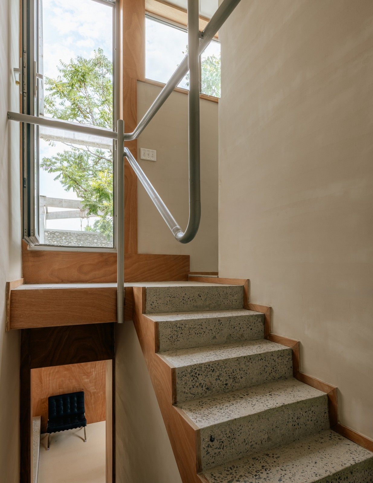 BIM建筑|废土乐园、虚张声势与巨大火锅 / 察社办公室