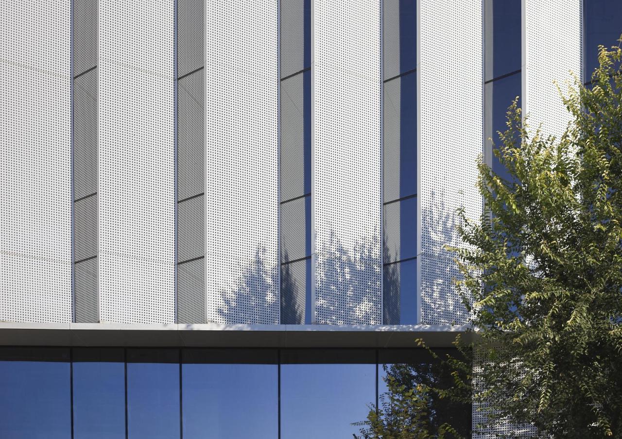 BIM建筑|北京亦庄细胞治疗研发中试基地 / 北京市工业设计研究院