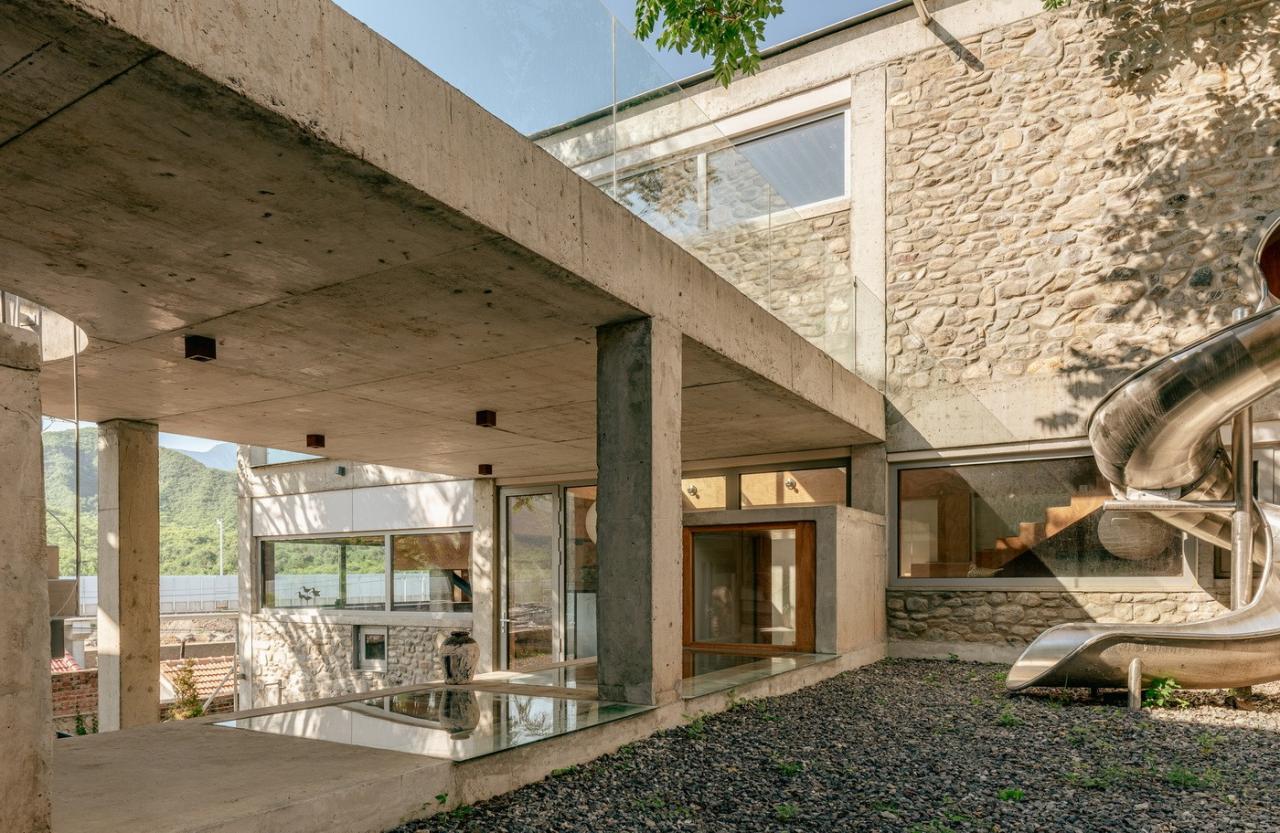 BIM建筑|废土乐园、虚张声势与巨大火锅 / 察社办公室