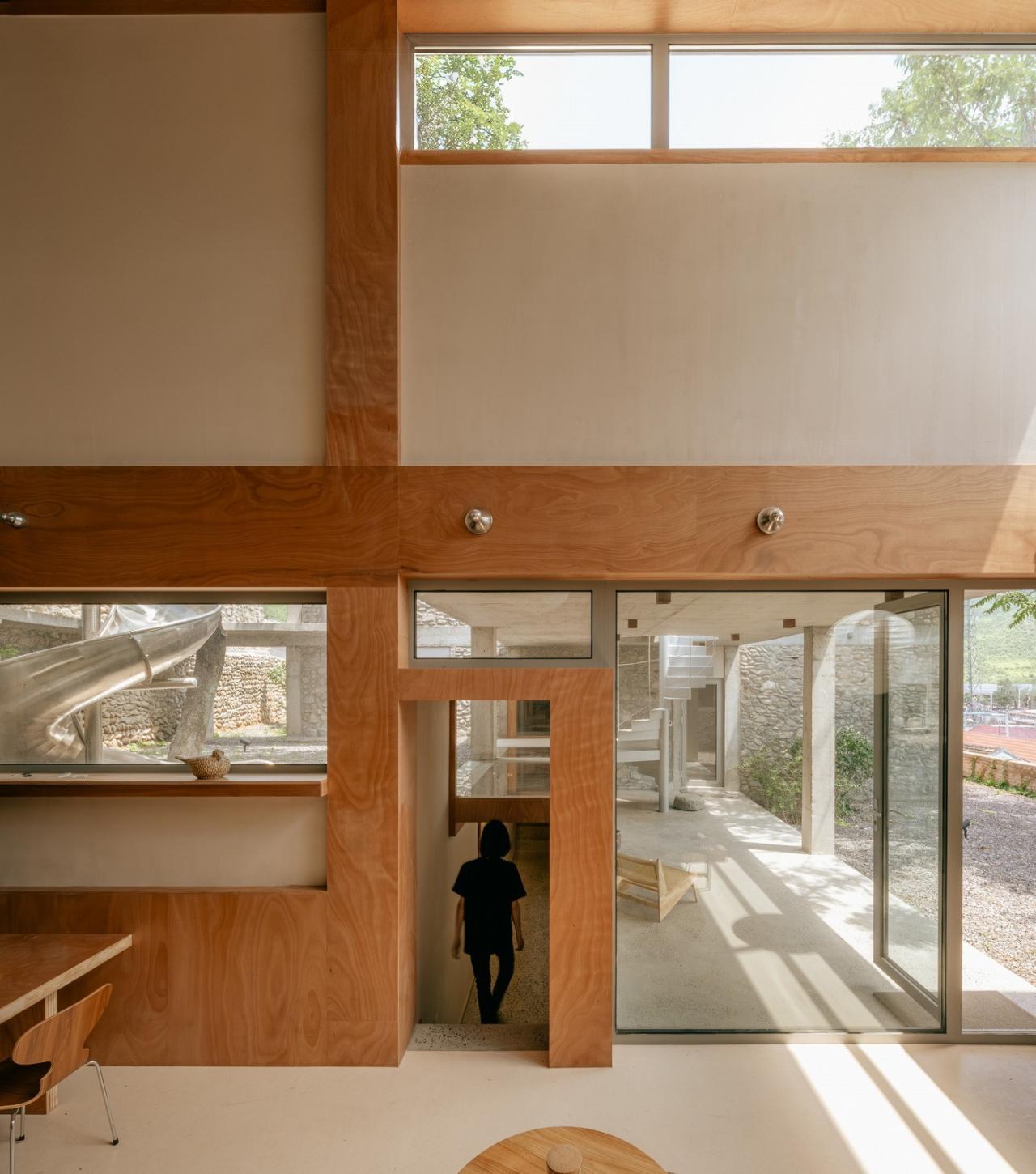 BIM建筑|废土乐园、虚张声势与巨大火锅 / 察社办公室