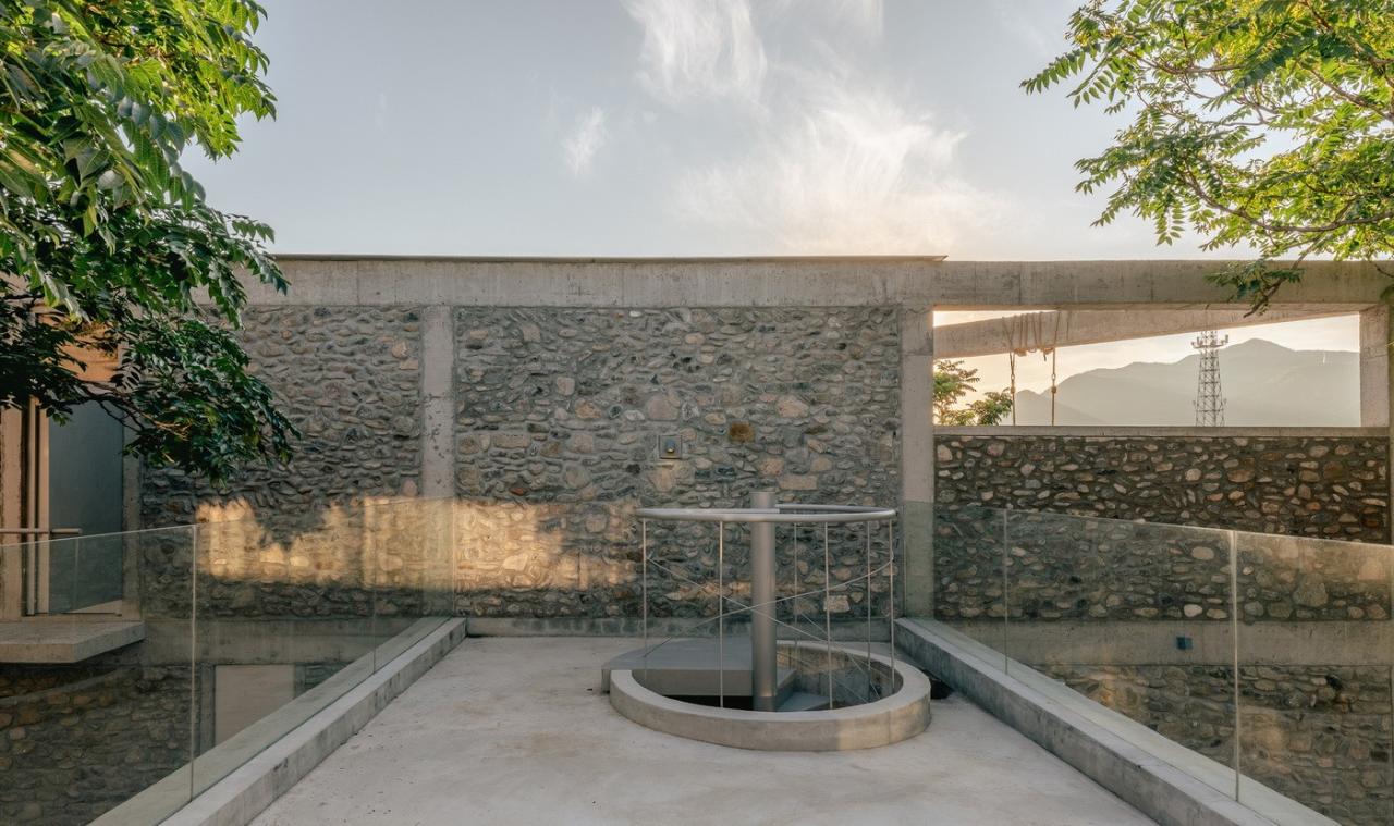 BIM建筑|废土乐园、虚张声势与巨大火锅 / 察社办公室