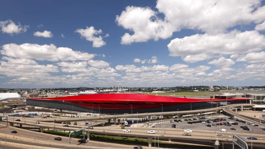 BIM建筑|艾奕康和维达尔设计红色屋顶航站楼