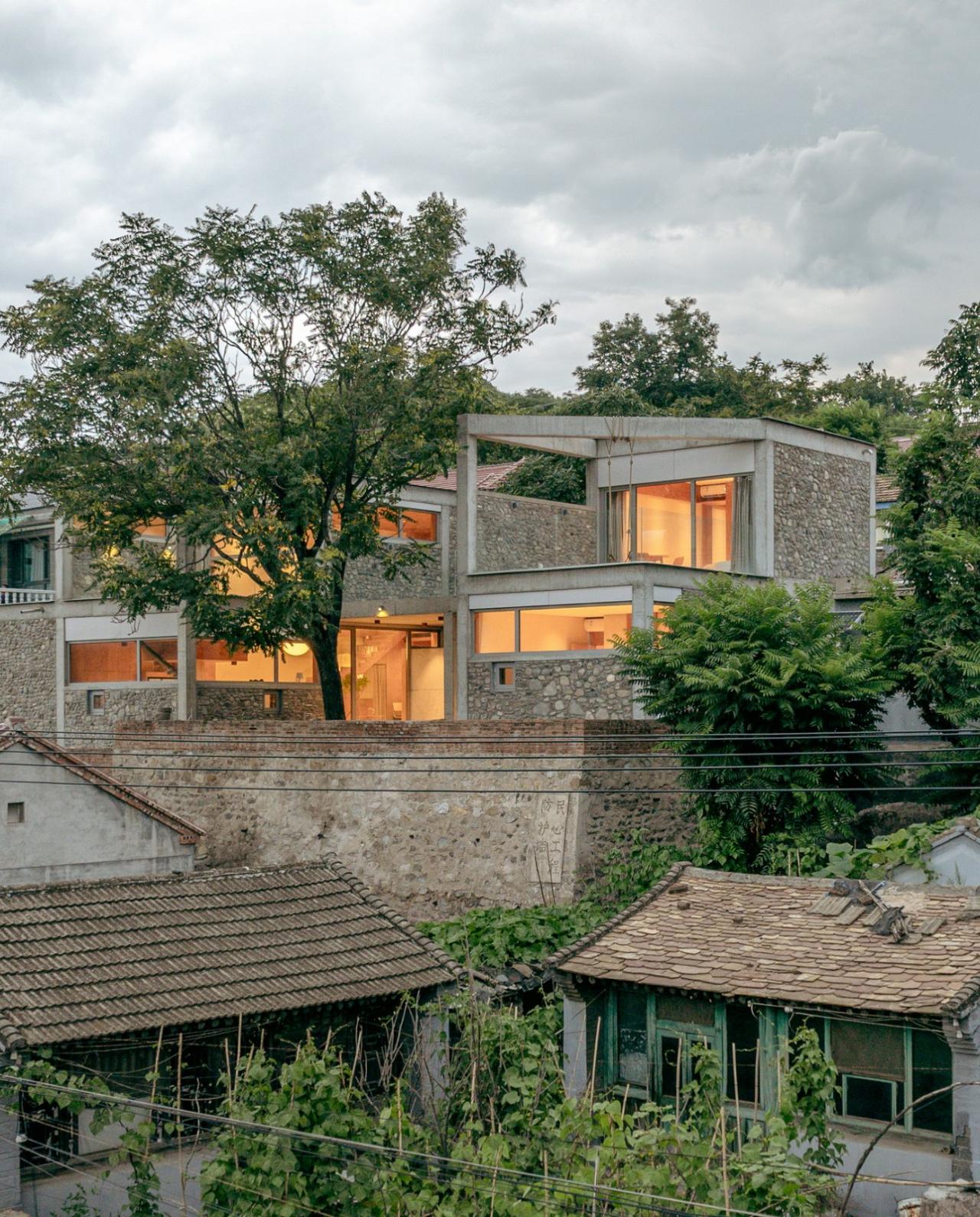 BIM建筑|废土乐园、虚张声势与巨大火锅 / 察社办公室